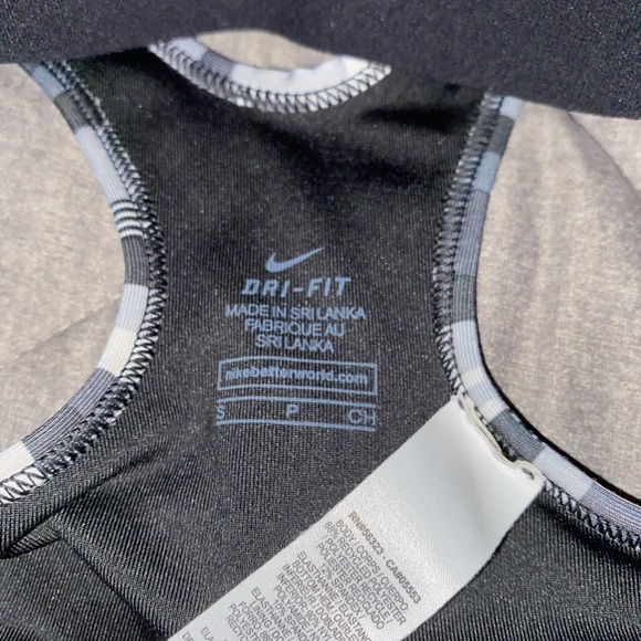 Nike sports bra - Picture 2 of 2
